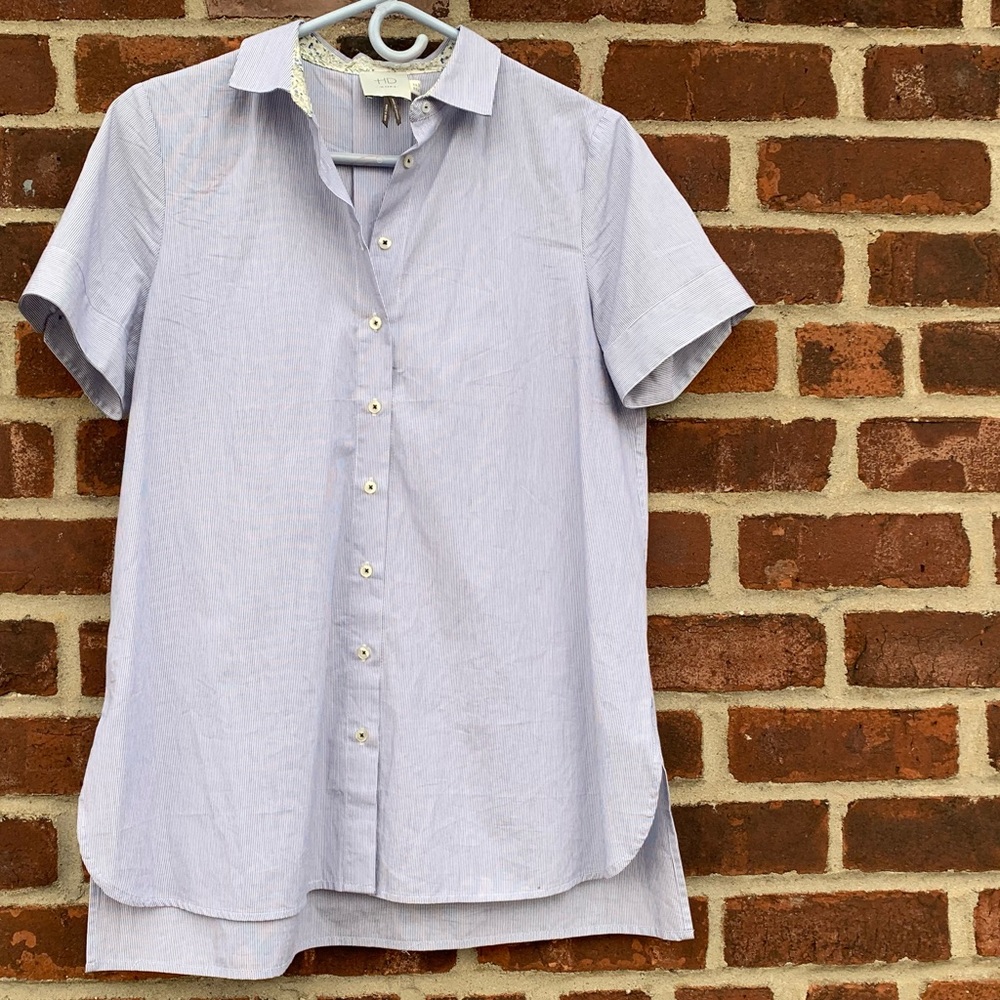 Anthropologie blouse. Nice detailing at side hem.